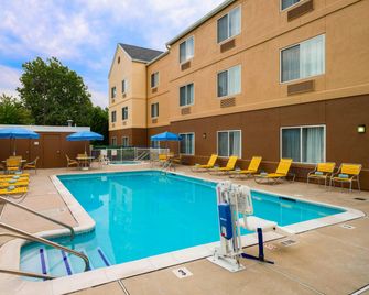 Fairfield Inn & Suites by Marriott Allentown Bethlehem/Lehigh Valley Airport - Бетлехем - Басейн