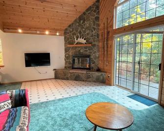 Mossy Moose Cabin - Packwood