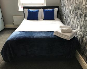 Haya Guest House - Birmingham - Bedroom