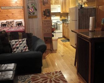 Little River Cabin. At the rim of the Canyon. Quaint, quiet and relaxing. - Fort Payne - Living room