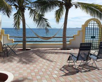 Casa del Sol: Location Location! Beachfront/Walking Distance to Everything! - La Ventana - Patio