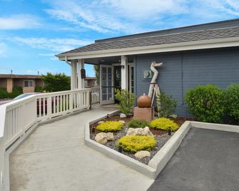 Sand Pebbles Inn - Cambria - Edificio