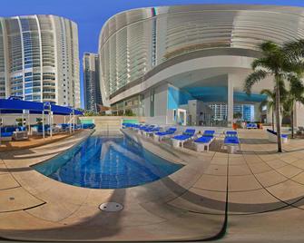 جاي دبليو ماريوت بنما - بنما سيتي (بنما) - حوض السباحة