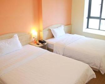 7 Days Inn Qingdao Liaoyang West Road Carrefour - Qingdao - Bedroom