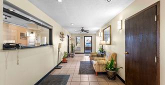 Americas Best Value Inn - Decatur - Decatur - Front desk