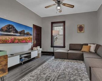 Prime Granite City Location / Close To Scsu & Dt - St Cloud - Huiskamer