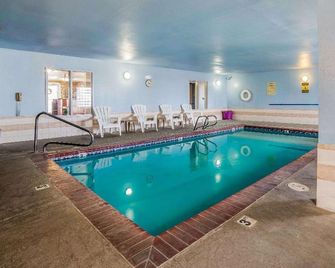 Fairbridge Inn & Suites Sunnyside - Sunnyside - Pool