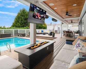 Seattle Private Resort - סיאטל - בריכה