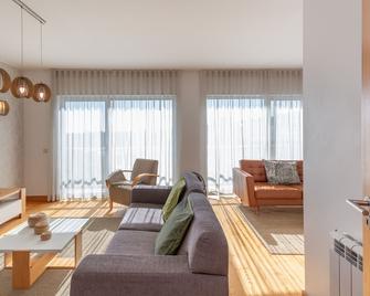 Beguest T4 Lisbon Premium Suite 23b - Lisbon - Living room