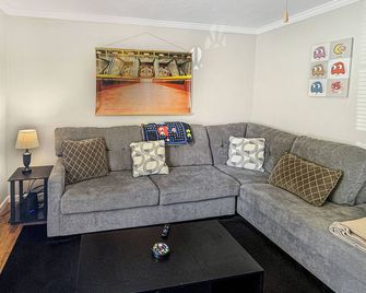 Homey Townhouse Near Lake & Sports Complex - Guntersville - Huiskamer