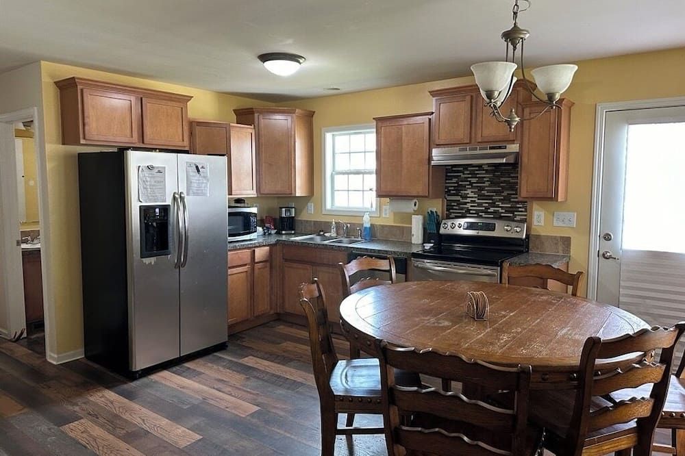 2 Bedroom Cottage at Coles Point Marina