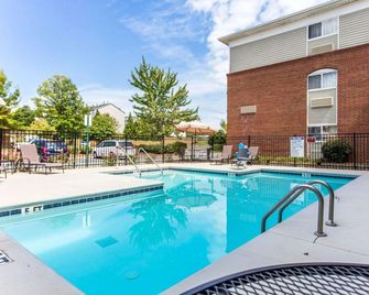 Suburban Studios Kennesaw-Marietta North - Kennesaw - Πισίνα