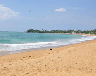 Surf Una Beach Hotel - Unawatuna - Beach