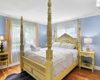 Lake Views | Cayuga Wine Trail | Hot Tub | Flx - Seneca Falls - Bedroom