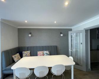 Ascot stunning and modern 4 bedroom town house with 156 sq ft garden office 28 - Ascot - Salle à manger