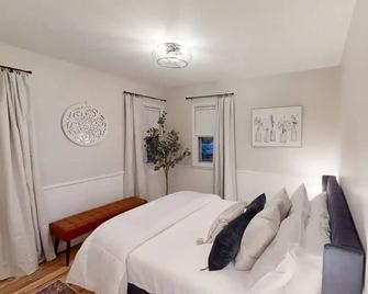 Comfy and Cozy Cape style home, newly remodeled throughout!\n - Norwich - Bedroom