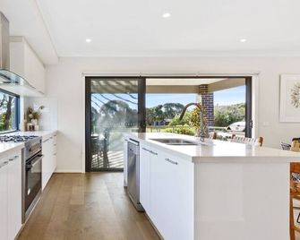Cape Retreat - Cape Schanck - Kitchen