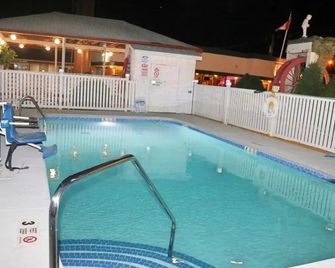 Woodland Inn - Niagara Falls - Pool