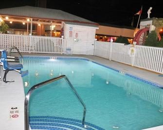 Woodland Inn - Niagara Falls - Pool