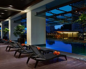 Ve Hotel & Residence - קואלה לומפור - בריכה