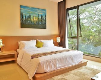 5 Br Hill View Villa With A Private Pool 1 - Bandung - Bedroom