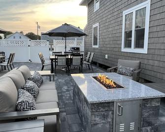 Steps Away From The Beaches & Ocean in Old Lyme. - Old Lyme - Patio