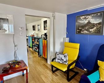 2 Bdrm Artsy Apt in a Historical Bldg, 1.1 mi from Downtown - Pittsburgh - Huiskamer