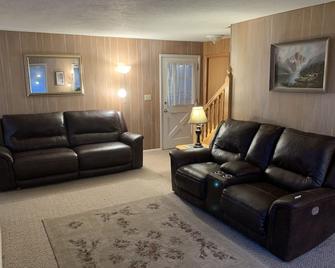 Robison Family Cabinbr - Alpine - Living room