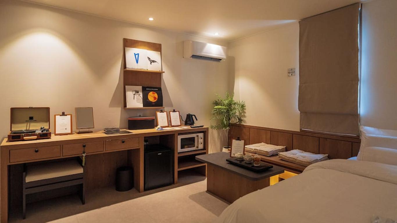 ميزون دي أون يو جيونجو هانوك فيليدج