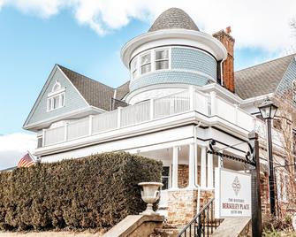 The Historic Berkeley Place - Staunton - Building