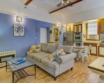Victorian home with four bedrooms and four and one half bathrooms. - Vicksburg - Living room