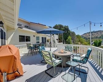 San Marcos Getaway with Deck and Lake Views! - San Marcos - Balcony