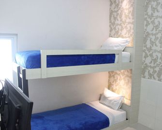 Permata Inn - Medan - Bedroom