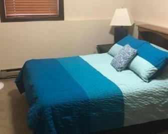 HCHideaway-Quiet, Cottagelike! Pet Friendly! Close to airport. - Aberdeen - Bedroom