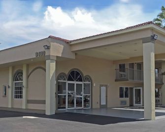 Magical Stays: Your Dream Retreat 6 Miles from Disney! Near Dining & Shopping - Hunters Creek - Budova
