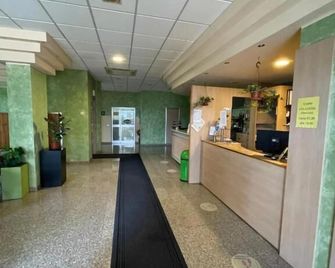 Hotel La Fonte a 300m uscita A14 Pescara Nord - Città Sant'Angelo - Front desk