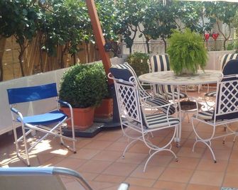 Brain Rooms & Suite - Pagani - Patio