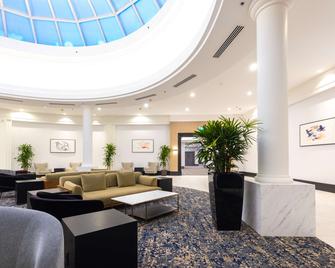 DoubleTree by Hilton Calgary North - Calgary - Lobby