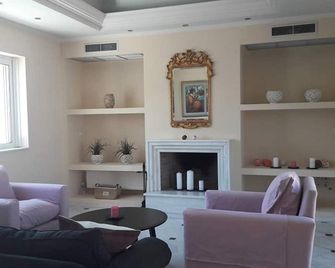 comfortable and fully equipped 3bd apartment with huge verandas . - אתונה - סלון