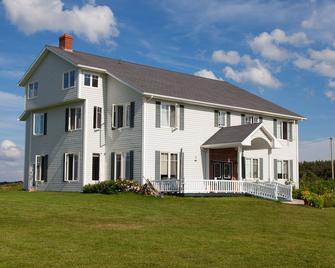 Johnson Shore Inn - Souris - Edificio