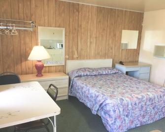 Road Runner Motel - Merritt - Bedroom