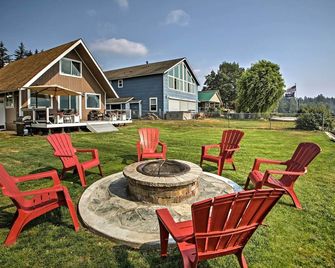 Modern Lake Lawrence Retreat w/ a Deck & Dock! - Yelm - Patio