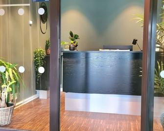 City Living Sentrum Hotel - Trondheim - Front desk