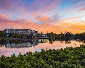 Best Western Plus North Lakes Hotel - North Lakes - Outdoors view