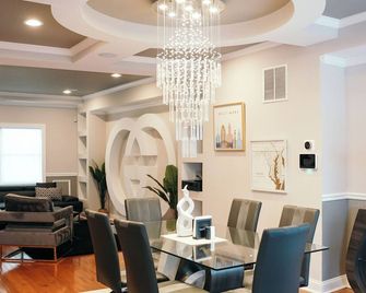 Charm City Luxury 4 Bedroom Brick Home - بالتيمور - غرفة طعام