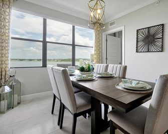 Luxury 2 Bed 3 Bath Lakeview Condo with Beautiful Sunrise Views - Montverde - Comedor