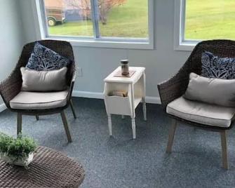 Kama Kottage - Jamestown - Wohnzimmer