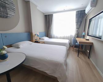 Home Inn Neo Qingdao Taidong Metro Station Lijin Road - Qingdao - Habitación