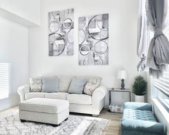 Clean and open remodeled luxury townhouse! - Midvale - Salon