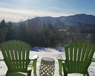 Meticulously Maintained 1st Floor Condo w/ Mt Views, Close Downtown N. Conway - Intervale - Balkon